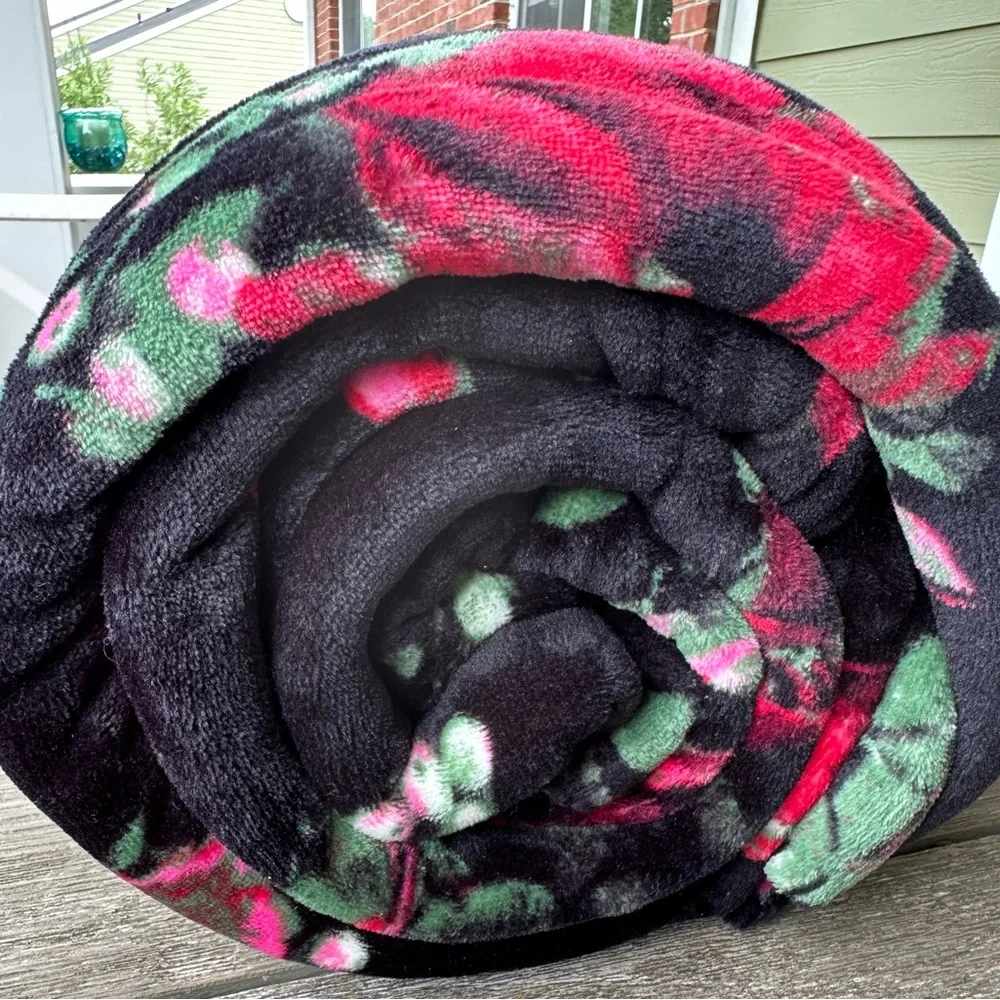 NEW Victoria’s Secret Sherpa Blanket 50”X 60” blk w/ red & pink flowers.